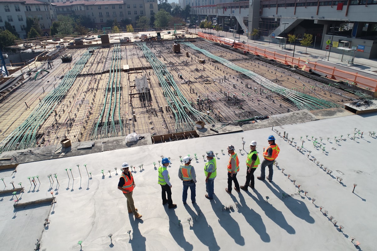 Équipe de compagnons sur chantier